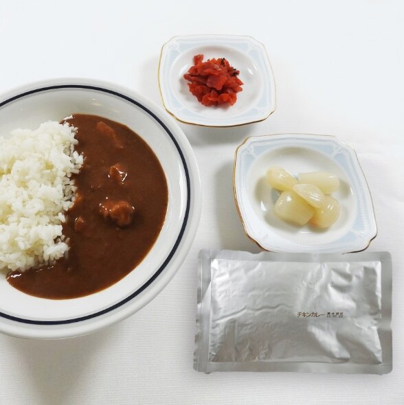 レトルトカレー／チキンカレー